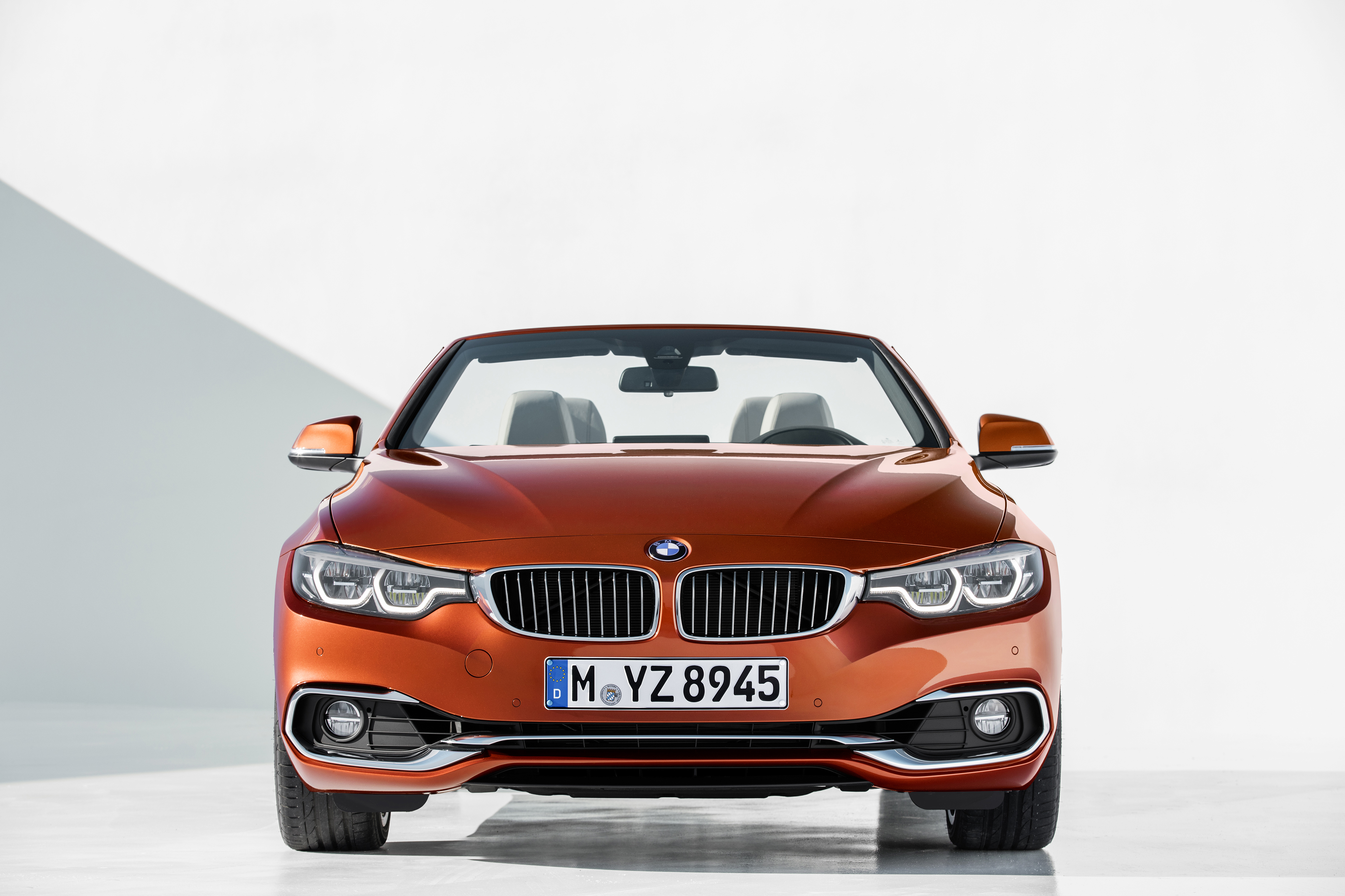 BMW Řada 4 Cabrio pohled zepředu auta - šířka