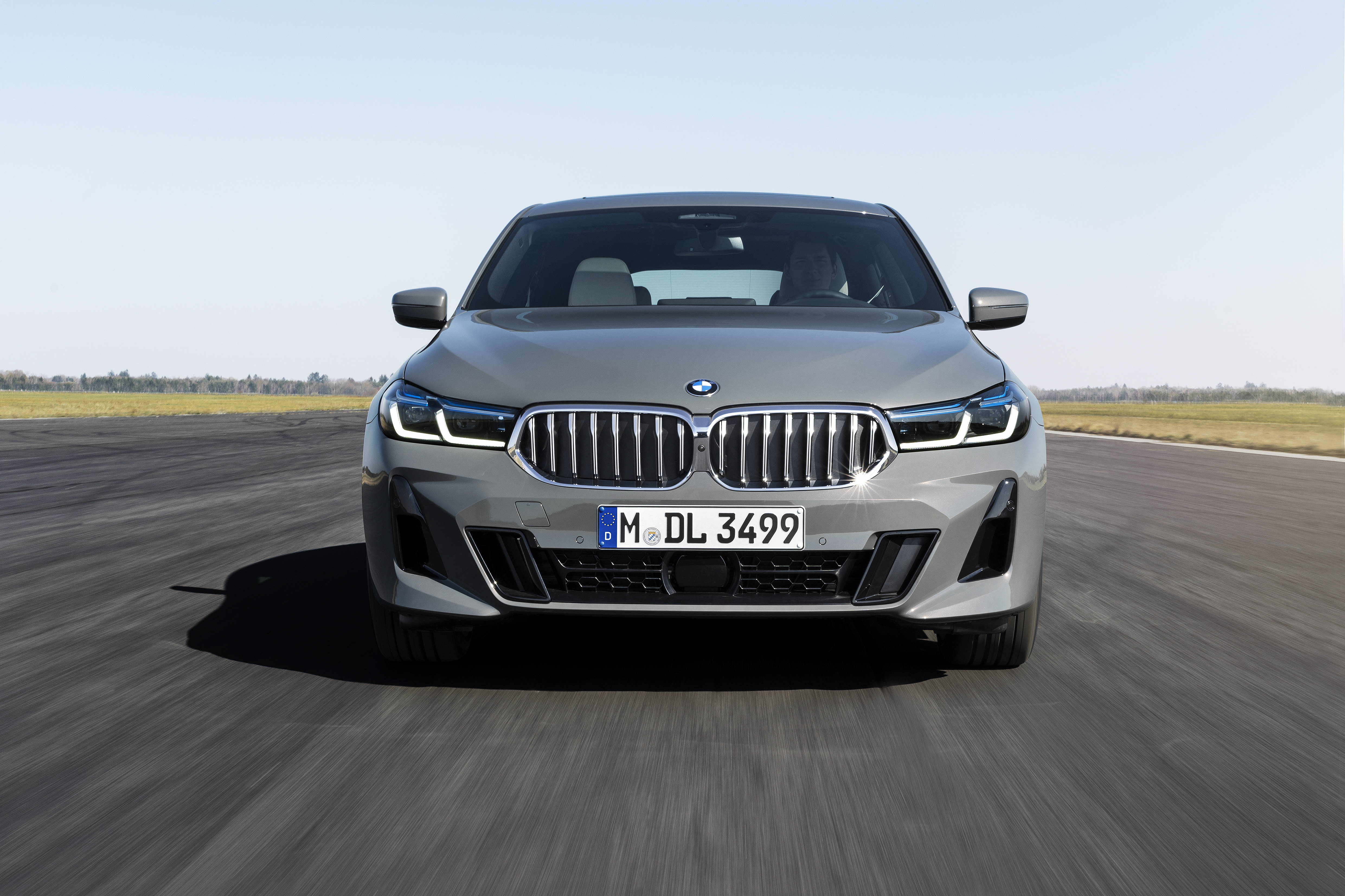 BMW Řada 6 Gran Turismo pohled zepředu auta - šířka