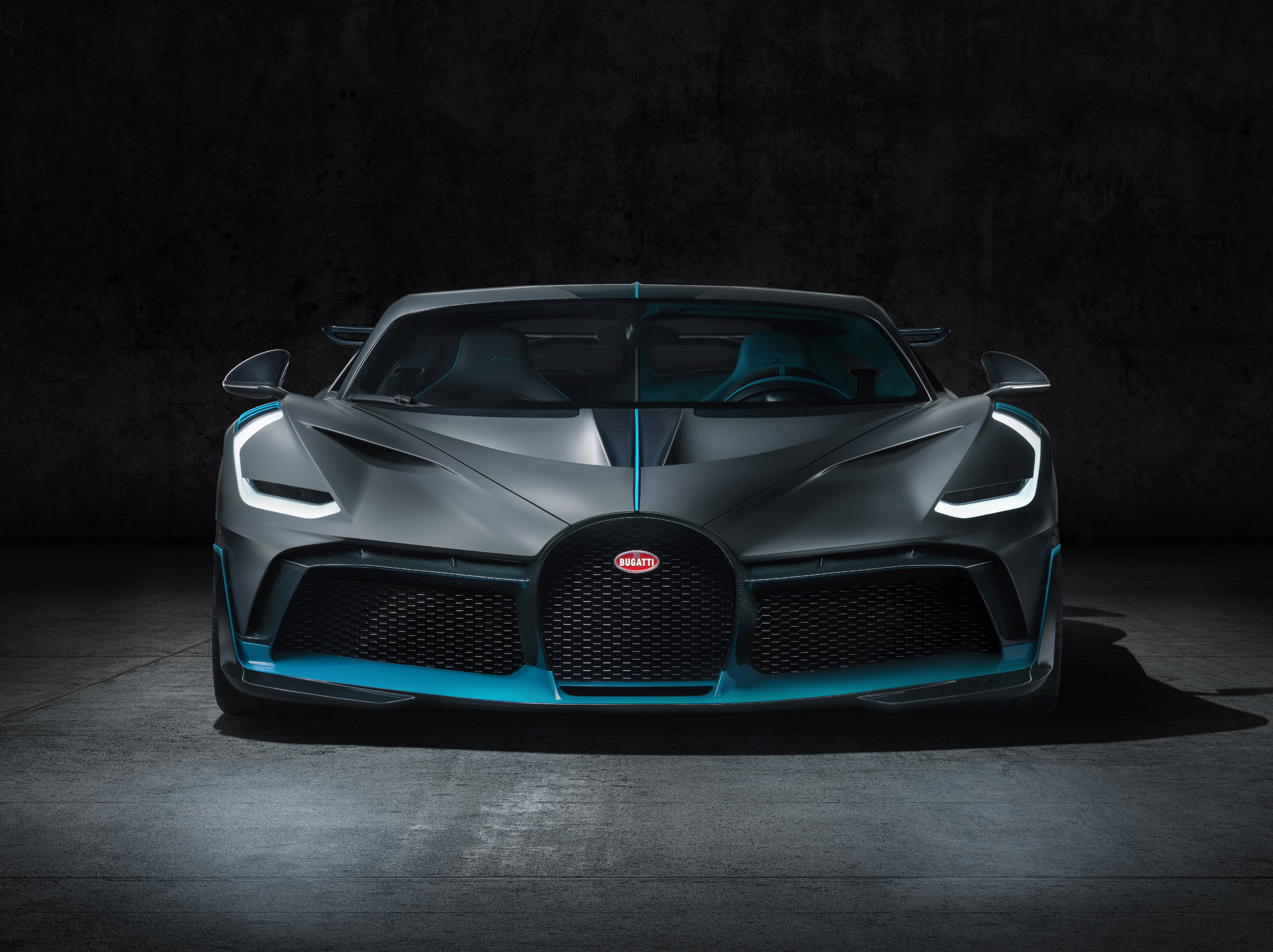 Bugatti Divo pohled zepředu auta - šířka