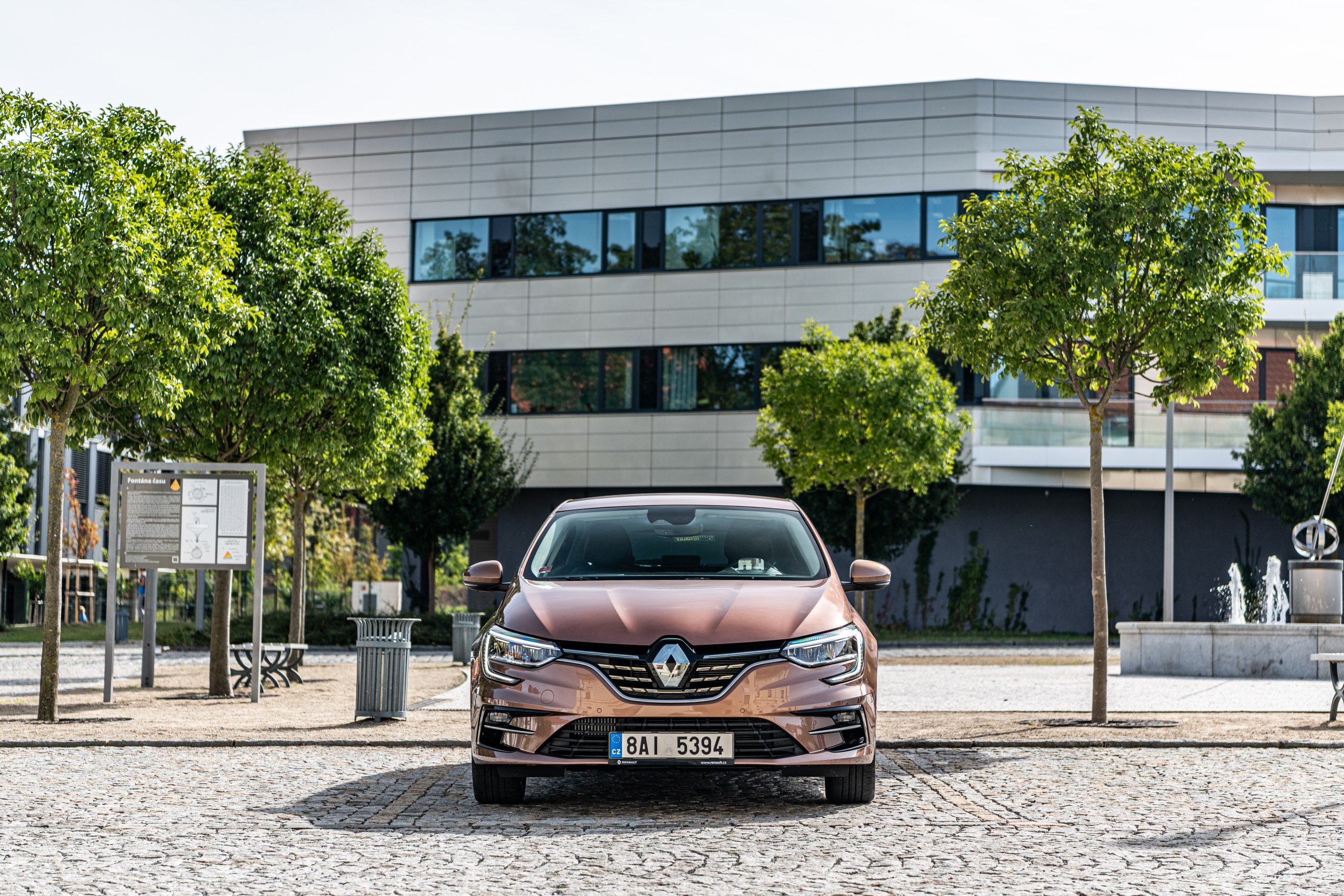 Renault Mégane pohled zepředu auta - šířka